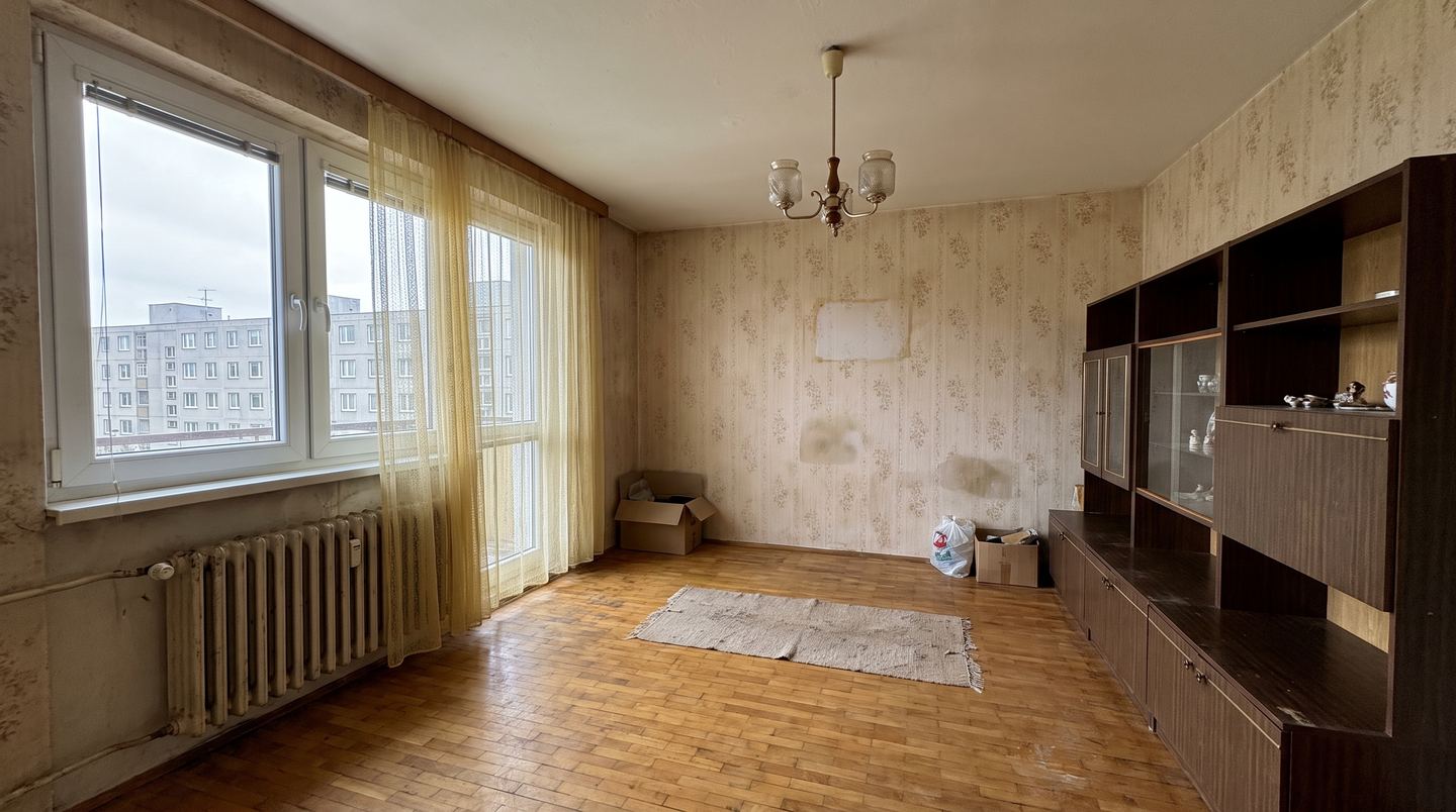 Stejný obývací pokoj před rekonstrukcí